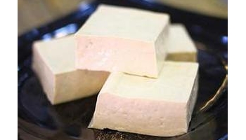 中医春天保健食疗-艾蒿芝麻豆腐